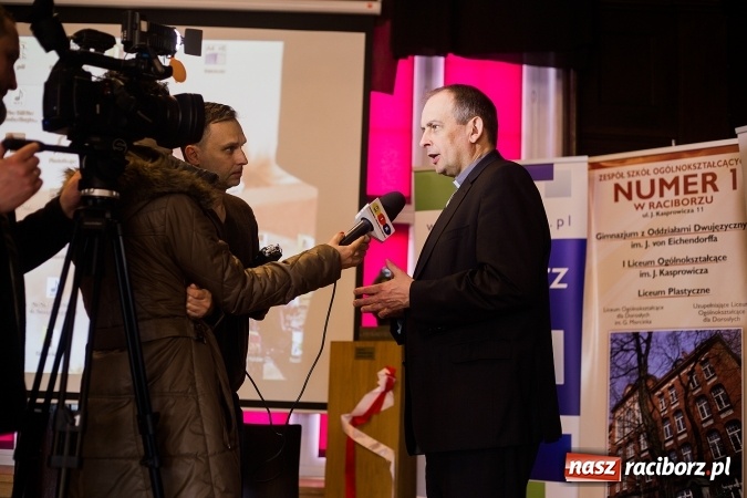 Zdjęcie w galerii na portalu naszraciborz.pl: Znamy laureatów Powiatowego Konkursu Wiedzy o Społeczeństwie wiadomości z regionu