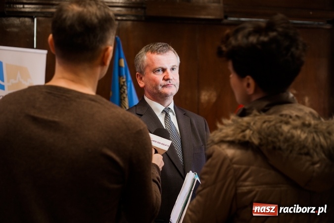 Zdjęcie w galerii na portalu naszraciborz.pl: Znamy laureatów Powiatowego Konkursu Wiedzy o Społeczeństwie wiadomości z regionu