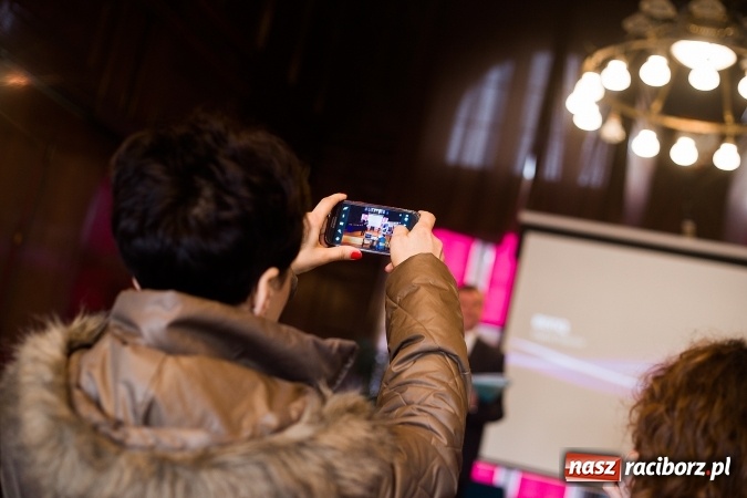 Zdjęcie w galerii na portalu naszraciborz.pl: Znamy laureatów Powiatowego Konkursu Wiedzy o Społeczeństwie wiadomości z regionu