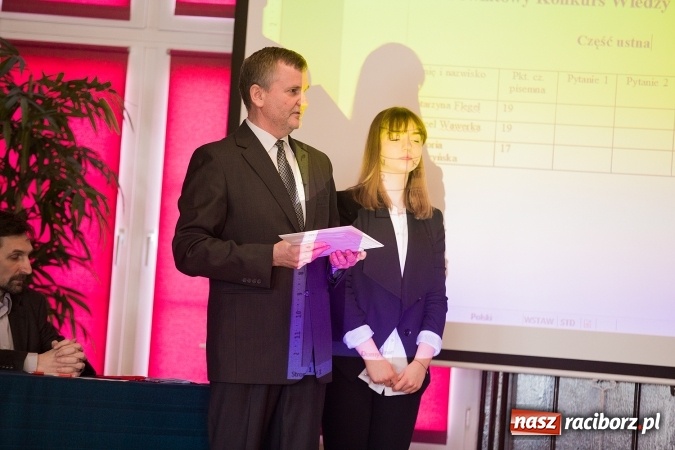 Zdjęcie w galerii na portalu naszraciborz.pl: Znamy laureatów Powiatowego Konkursu Wiedzy o Społeczeństwie wiadomości z regionu