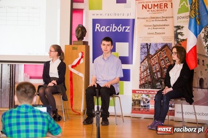 Zdjęcie w galerii na portalu naszraciborz.pl: Znamy laureatów Powiatowego Konkursu Wiedzy o Społeczeństwie wiadomości z regionu