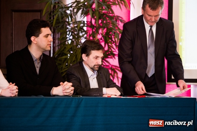 Zdjęcie w galerii na portalu naszraciborz.pl: Znamy laureatów Powiatowego Konkursu Wiedzy o Społeczeństwie wiadomości z regionu