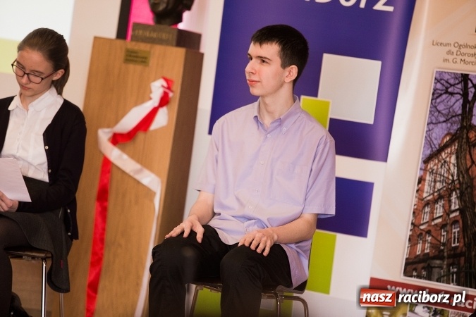 Zdjęcie w galerii na portalu naszraciborz.pl: Znamy laureatów Powiatowego Konkursu Wiedzy o Społeczeństwie wiadomości z regionu