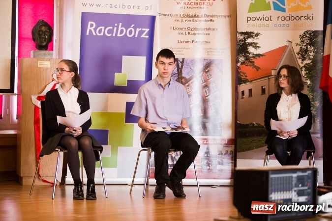 Zdjęcie w galerii na portalu naszraciborz.pl: Znamy laureatów Powiatowego Konkursu Wiedzy o Społeczeństwie wiadomości z regionu