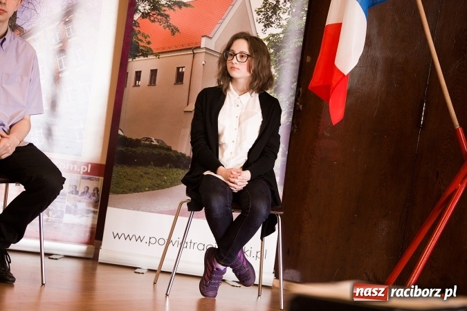 Zdjęcie w galerii na portalu naszraciborz.pl: Znamy laureatów Powiatowego Konkursu Wiedzy o Społeczeństwie wiadomości z regionu