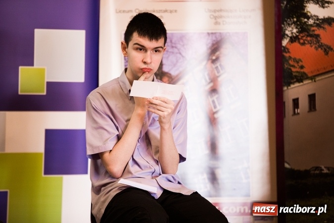 Zdjęcie w galerii na portalu naszraciborz.pl: Znamy laureatów Powiatowego Konkursu Wiedzy o Społeczeństwie wiadomości z regionu