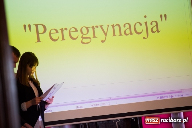 Zdjęcie w galerii na portalu naszraciborz.pl: Znamy laureatów Powiatowego Konkursu Wiedzy o Społeczeństwie wiadomości z regionu