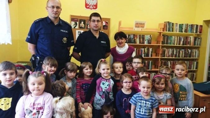 Zdjęcie w galerii na portalu naszraciborz.pl: Policjanci rozmawiali o bezpieczeństwie z przedszkolakami w Turzu wiadomości z regionu