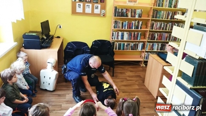 Zdjęcie w galerii na portalu naszraciborz.pl: Policjanci rozmawiali o bezpieczeństwie z przedszkolakami w Turzu wiadomości z regionu