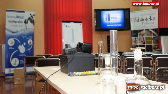 Zdjęcie w galerii na portalu naszraciborz.pl: Światowy Dzień Wody z Wodociągami w bibliotece wiadomości z regionu