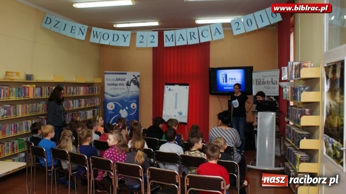 Zdjęcie w galerii na portalu naszraciborz.pl: Światowy Dzień Wody z Wodociągami w bibliotece wiadomości z regionu