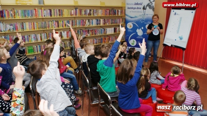 Zdjęcie w galerii na portalu naszraciborz.pl: Światowy Dzień Wody z Wodociągami w bibliotece wiadomości z regionu