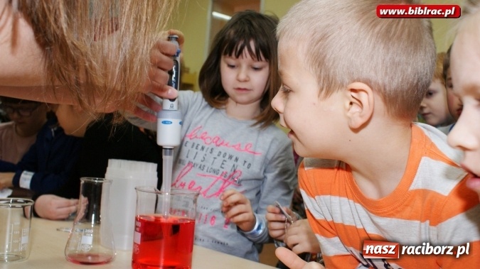 Zdjęcie w galerii na portalu naszraciborz.pl: Światowy Dzień Wody z Wodociągami w bibliotece wiadomości z regionu