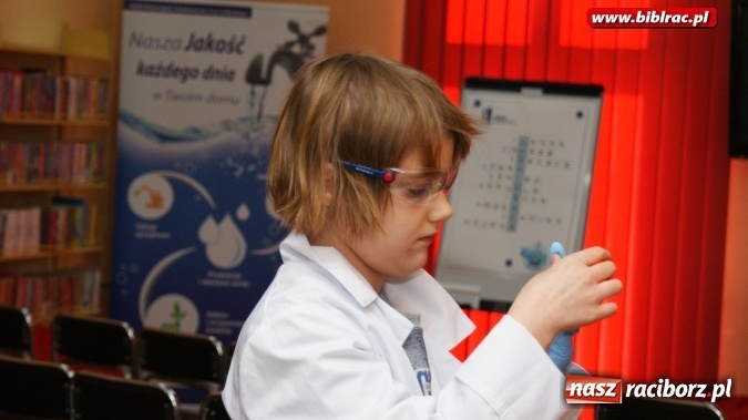 Zdjęcie w galerii na portalu naszraciborz.pl: Światowy Dzień Wody z Wodociągami w bibliotece wiadomości z regionu