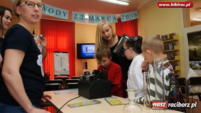 Zdjęcie w galerii na portalu naszraciborz.pl: Światowy Dzień Wody z Wodociągami w bibliotece wiadomości z regionu