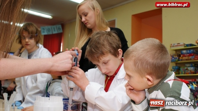 Zdjęcie w galerii na portalu naszraciborz.pl: Światowy Dzień Wody z Wodociągami w bibliotece wiadomości z regionu