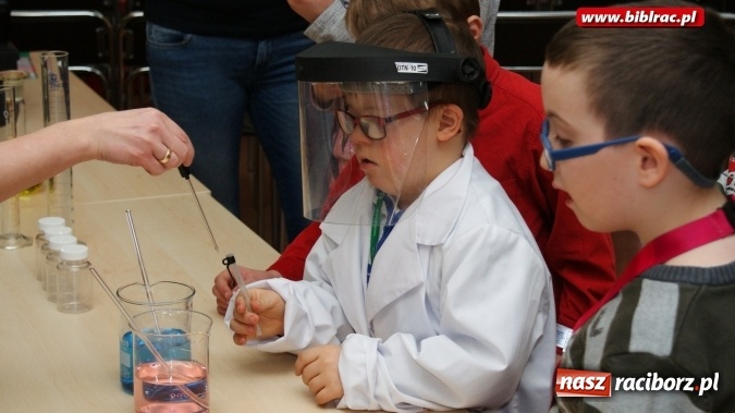 Zdjęcie w galerii na portalu naszraciborz.pl: Światowy Dzień Wody z Wodociągami w bibliotece wiadomości z regionu
