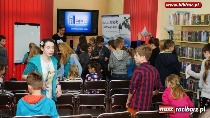 Zdjęcie w galerii na portalu naszraciborz.pl: Światowy Dzień Wody z Wodociągami w bibliotece wiadomości z regionu