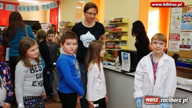 Zdjęcie w galerii na portalu naszraciborz.pl: Światowy Dzień Wody z Wodociągami w bibliotece wiadomości z regionu