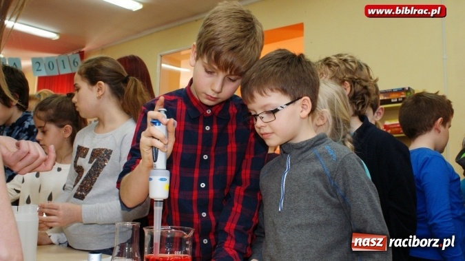 Zdjęcie w galerii na portalu naszraciborz.pl: Światowy Dzień Wody z Wodociągami w bibliotece wiadomości z regionu