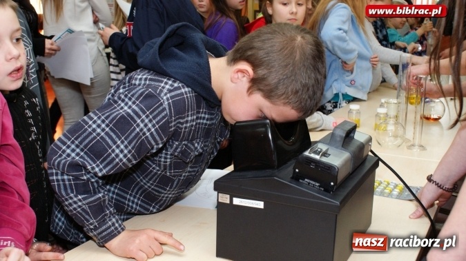 Zdjęcie w galerii na portalu naszraciborz.pl: Światowy Dzień Wody z Wodociągami w bibliotece wiadomości z regionu