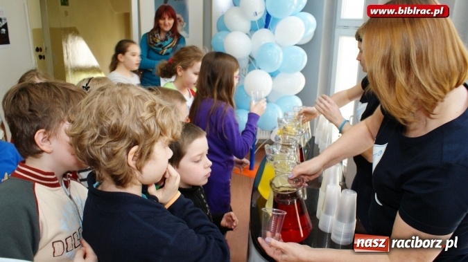 Zdjęcie w galerii na portalu naszraciborz.pl: Światowy Dzień Wody z Wodociągami w bibliotece wiadomości z regionu