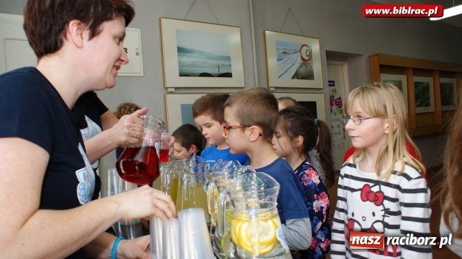 Zdjęcie w galerii na portalu naszraciborz.pl: Światowy Dzień Wody z Wodociągami w bibliotece wiadomości z regionu