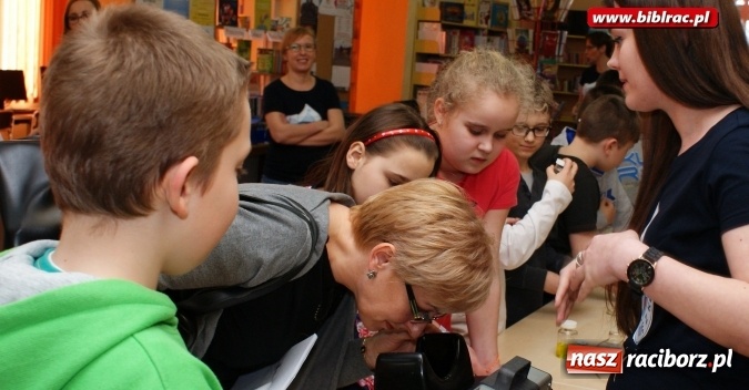Zdjęcie w galerii na portalu naszraciborz.pl: Światowy Dzień Wody z Wodociągami w bibliotece wiadomości z regionu