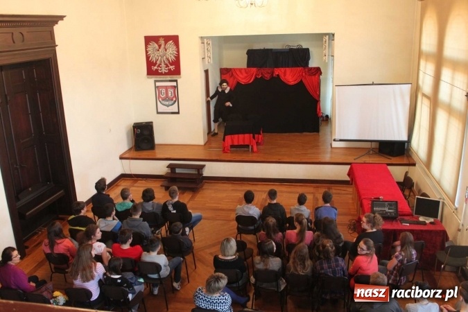 Zdjęcie w galerii na portalu naszraciborz.pl: Skąpiec na deskach G5 wiadomości z regionu