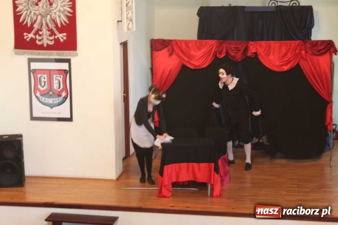 Zdjęcie w galerii na portalu naszraciborz.pl: Skąpiec na deskach G5 wiadomości z regionu