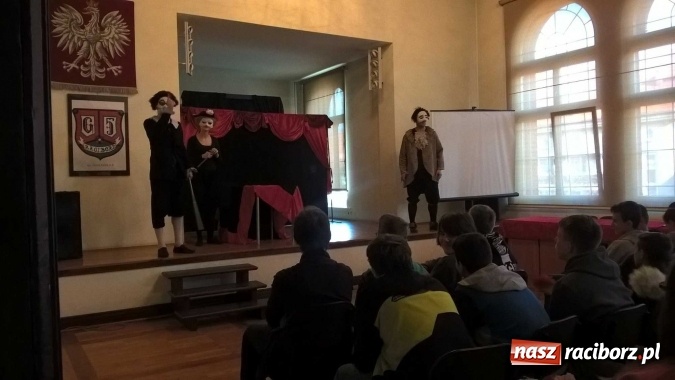 Zdjęcie w galerii na portalu naszraciborz.pl: Skąpiec na deskach G5 wiadomości z regionu