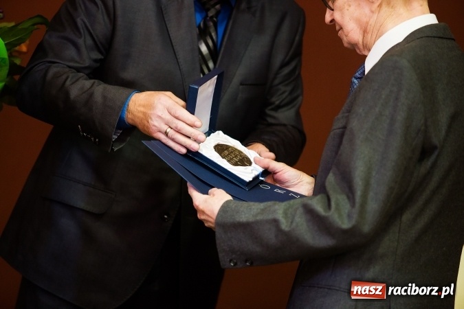 Zdjęcie w galerii na portalu naszraciborz.pl: Paweł Kowol zasłużonym dla Miasta Racibórz wiadomości z regionu