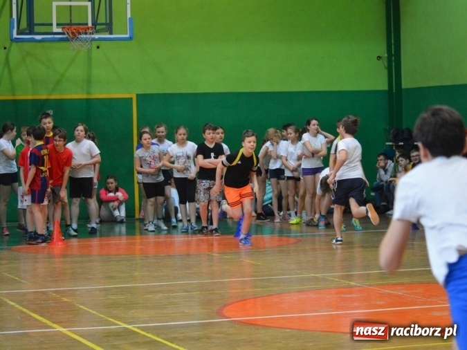 Zdjęcie w galerii na portalu naszraciborz.pl: Czwórka na sportowo wita dzień wiosny  wiadomości z regionu