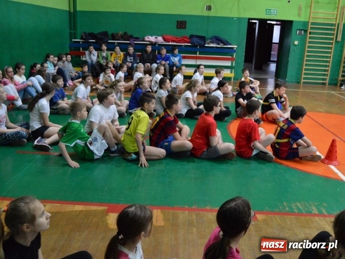 Zdjęcie w galerii na portalu naszraciborz.pl: Czwórka na sportowo wita dzień wiosny  wiadomości z regionu