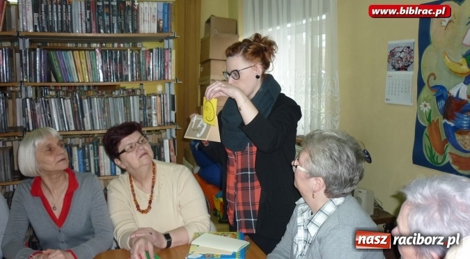 Zdjęcie w galerii na portalu naszraciborz.pl: Warsztatowe spotkanie Klubu Przyjaciół Biblioteki na Ostrogu  wiadomości z regionu