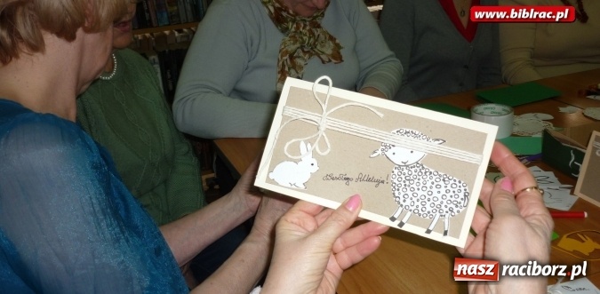 Zdjęcie w galerii na portalu naszraciborz.pl: Warsztatowe spotkanie Klubu Przyjaciół Biblioteki na Ostrogu  wiadomości z regionu