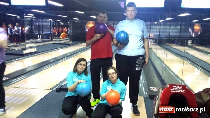 Zdjęcie w galerii na portalu naszraciborz.pl: Złoto i brąz Animuszu na Turnieju Bowlingowym w Katowicach wiadomości z regionu