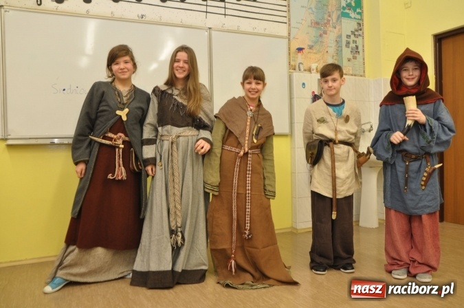 Zdjęcie w galerii na portalu naszraciborz.pl: Już wiemy, co nas kręci i jakie mamy talenty! Pierwszy dzień wiosny w SP18 wiadomości z regionu