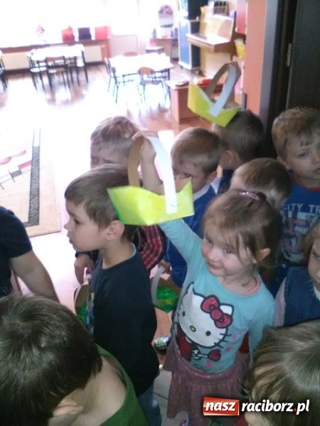 Zdjęcie w galerii na portalu naszraciborz.pl: Niespodzianka wielkanocnego zajączka dla wychowank&oacute;w Przedszkola nr 14 wiadomości z regionu