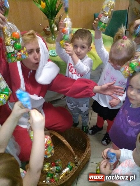 Zdjęcie w galerii na portalu naszraciborz.pl: Niespodzianka wielkanocnego zajączka dla wychowank&oacute;w Przedszkola nr 14 wiadomości z regionu