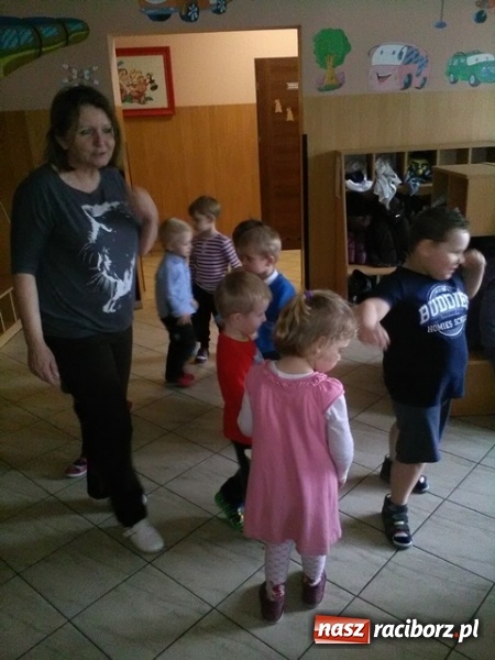 Zdjęcie w galerii na portalu naszraciborz.pl: Niespodzianka wielkanocnego zajączka dla wychowank&oacute;w Przedszkola nr 14 wiadomości z regionu