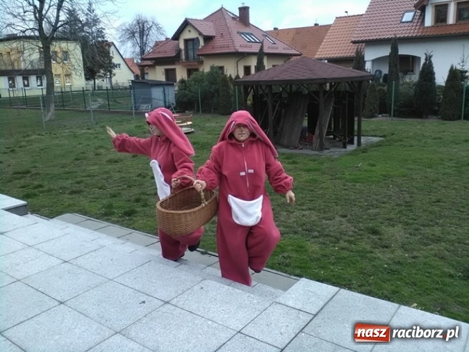 Zdjęcie w galerii na portalu naszraciborz.pl: Niespodzianka wielkanocnego zajączka dla wychowank&oacute;w Przedszkola nr 14 wiadomości z regionu