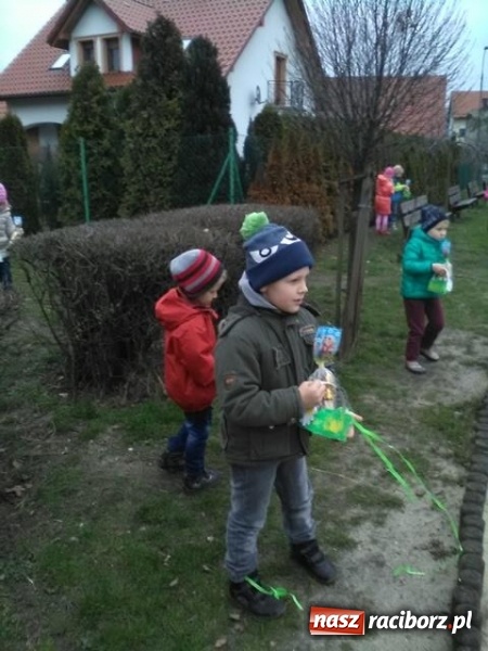 Zdjęcie w galerii na portalu naszraciborz.pl: Niespodzianka wielkanocnego zajączka dla wychowank&oacute;w Przedszkola nr 14 wiadomości z regionu