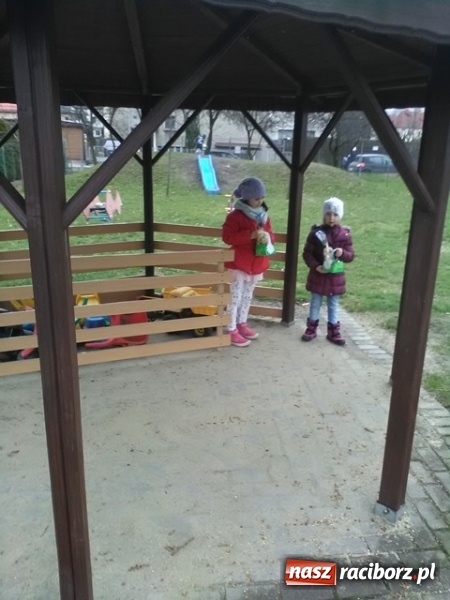 Zdjęcie w galerii na portalu naszraciborz.pl: Niespodzianka wielkanocnego zajączka dla wychowank&oacute;w Przedszkola nr 14 wiadomości z regionu