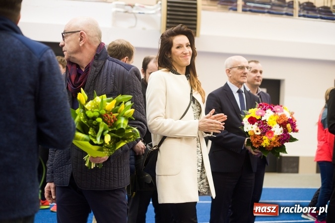 Zdjęcie w galerii na portalu naszraciborz.pl: Lekka atletyka. Wicemistrzyni świata Justyna Święty wreszcie w domu wiadomości z regionu
