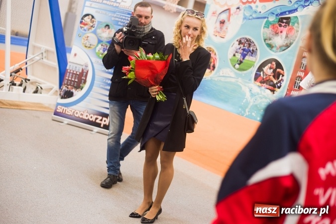 Zdjęcie w galerii na portalu naszraciborz.pl: Lekka atletyka. Wicemistrzyni świata Justyna Święty wreszcie w domu wiadomości z regionu