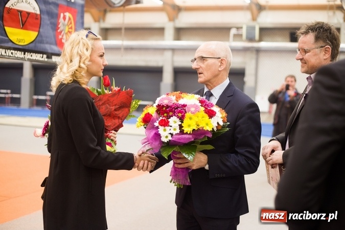 Zdjęcie w galerii na portalu naszraciborz.pl: Lekka atletyka. Wicemistrzyni świata Justyna Święty wreszcie w domu wiadomości z regionu