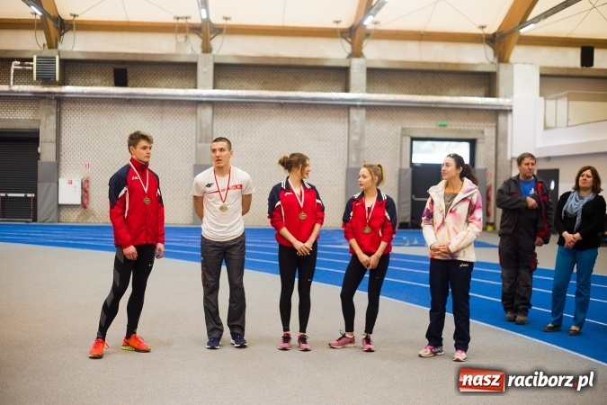 Zdjęcie w galerii na portalu naszraciborz.pl: Lekka atletyka. Wicemistrzyni świata Justyna Święty wreszcie w domu wiadomości z regionu