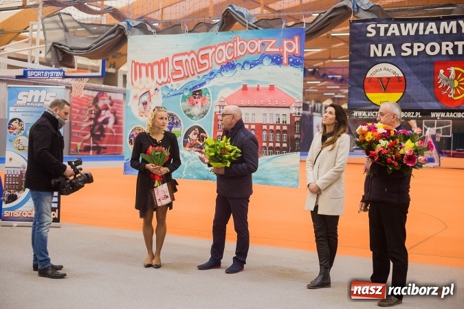 Zdjęcie w galerii na portalu naszraciborz.pl: Lekka atletyka. Wicemistrzyni świata Justyna Święty wreszcie w domu wiadomości z regionu