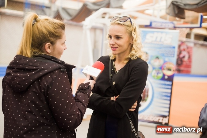Zdjęcie w galerii na portalu naszraciborz.pl: Lekka atletyka. Wicemistrzyni świata Justyna Święty wreszcie w domu wiadomości z regionu